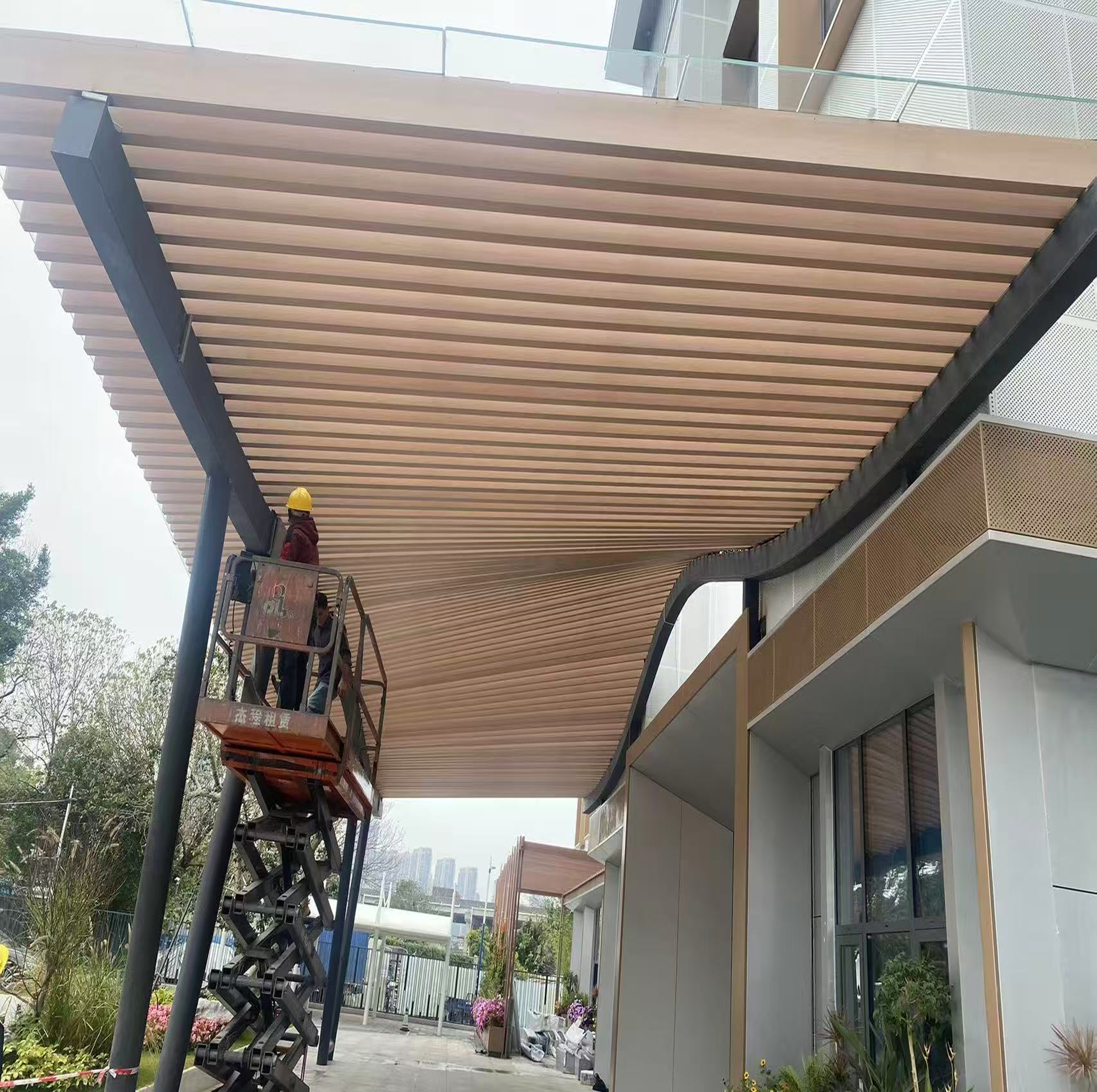 Construction process of hyperb